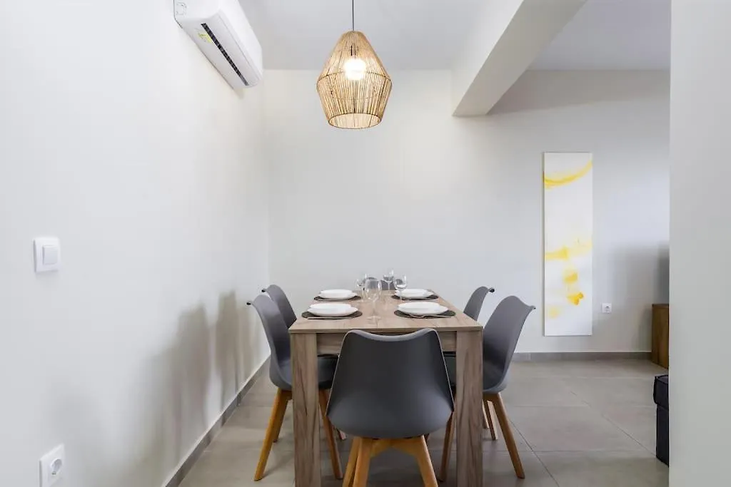 Ilios 3 Bedroom Apartment With Sea View In Town Skala