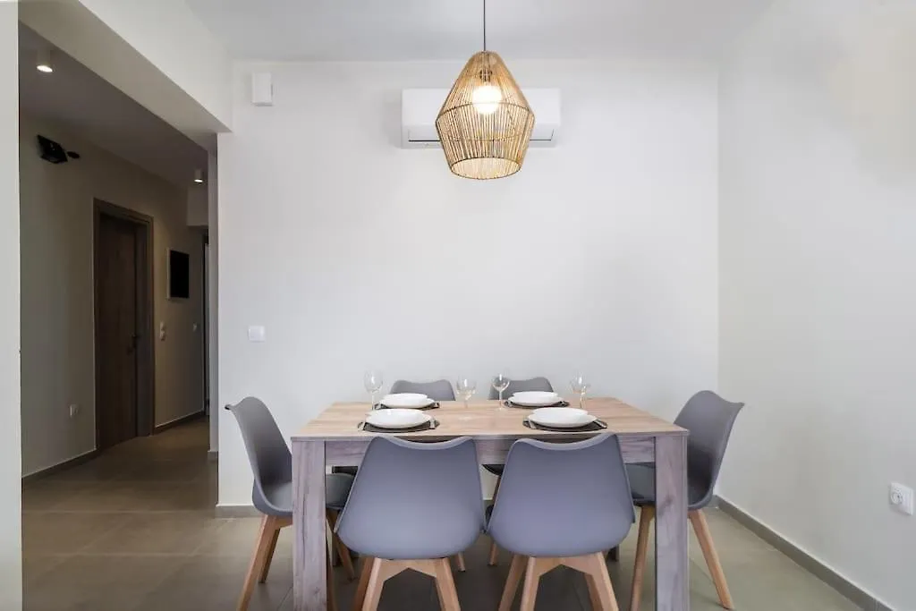 Ilios 3 Bedroom Apartment With Sea View In Town Skala