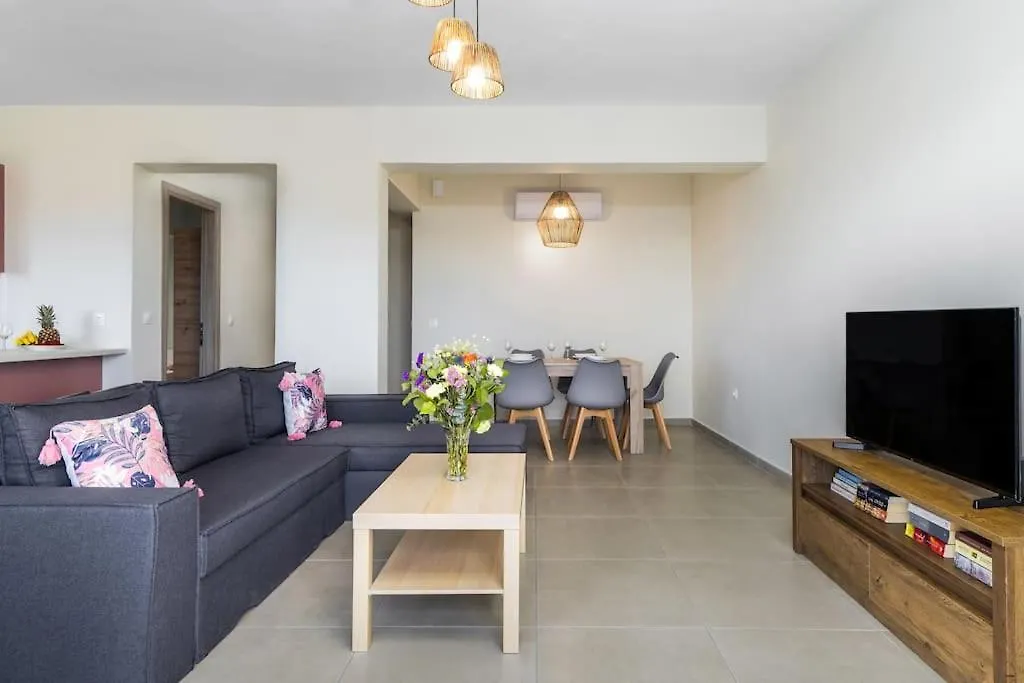 Ilios 3 Bedroom Apartment With Sea View In Town Skala